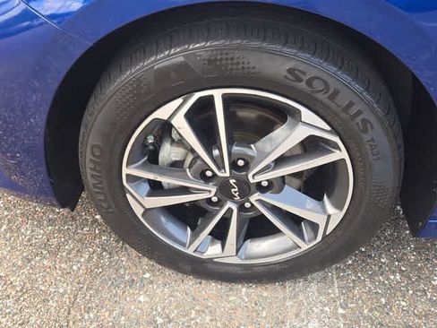 Used 2023 Kia Forte LXS w/ LXS Technology Package FWD image 13