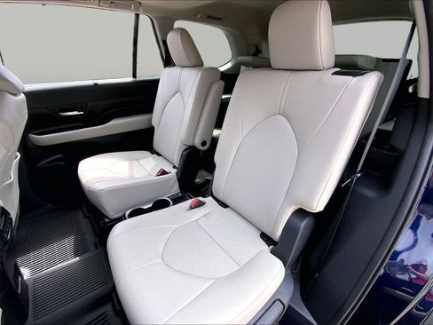 Used 2024 Toyota Grand Highlander AWD image 21