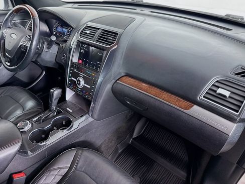 Used 2018 Ford Explorer Platinum image 29
