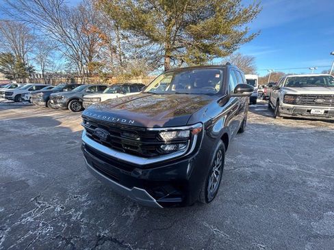 Used 2025 Ford Expedition Platinum image 3