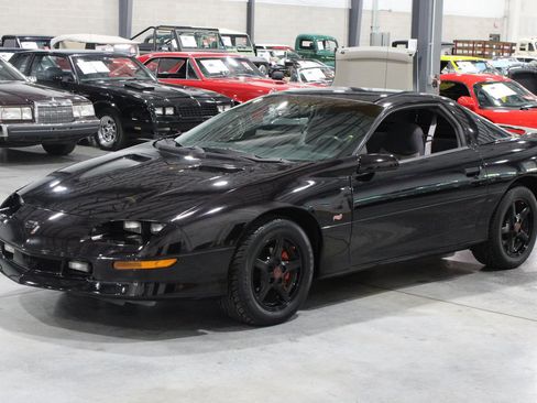 Used 1995 Chevrolet Camaro Z28 RWD image 12