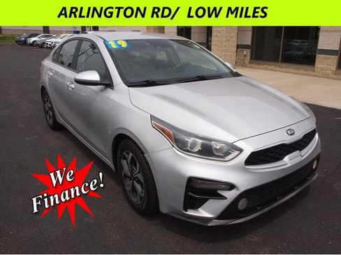 Used 2019 Kia Forte LXS FWD image 1