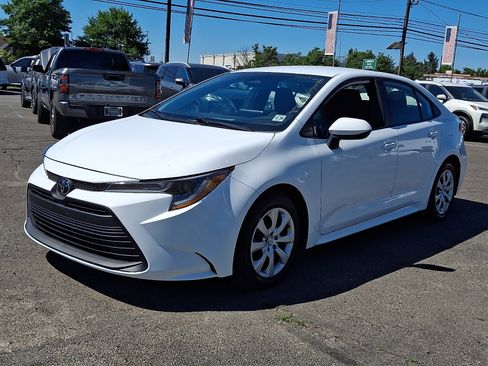 Used 2025 Toyota Corolla LE FWD image 3