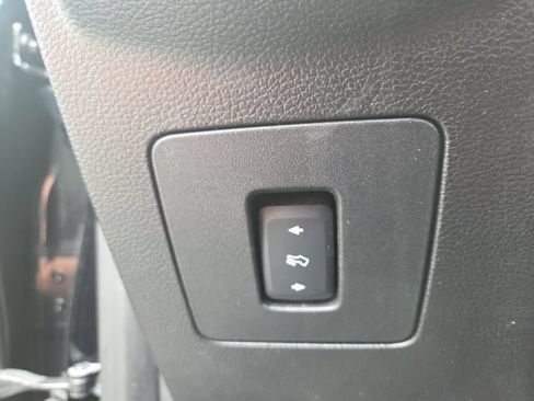 Used 2017 Ford F150 Lariat w/ Equipment Group 502A Luxury AWD/4WD image 18