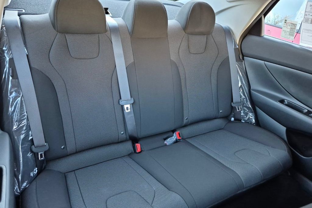 New 2026 Hyundai Elantra SE FWD image 17