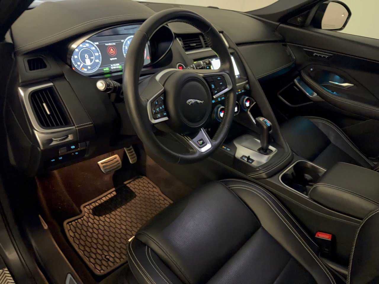Used 2020 Jaguar E-PACE R-Dynamic S AWD/4WD image 4