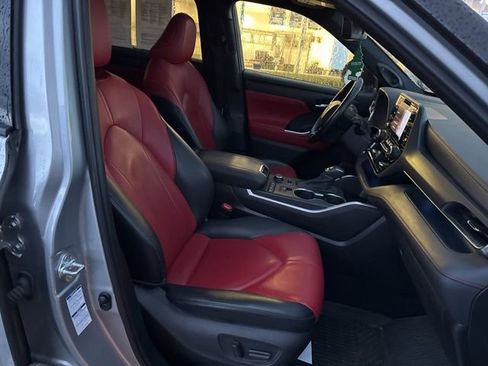 Used 2021 Toyota Highlander XSE image 10