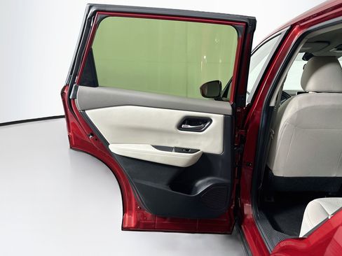 Used 2025 Nissan Rogue SV FWD image 25