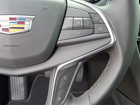 New 2025 Cadillac XT5 Luxury image 17