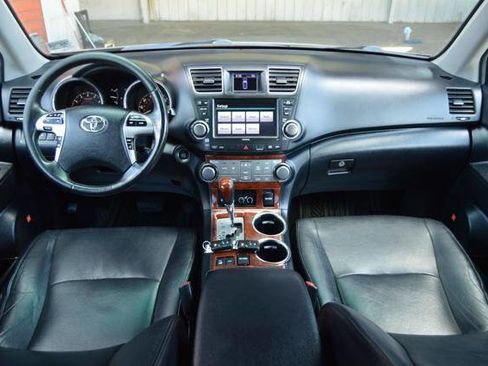 Used 2012 Toyota Highlander Limited w/ Tow Pkg AWD/4WD image 60