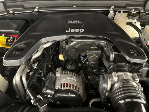 Used 2021 Jeep Gladiator Overland w/ Popular Equipment Package image 24