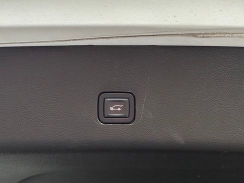 Used 2022 Chevrolet Traverse LT AWD/4WD image 36