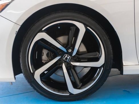 Used 2018 Honda Accord Sport image 2
