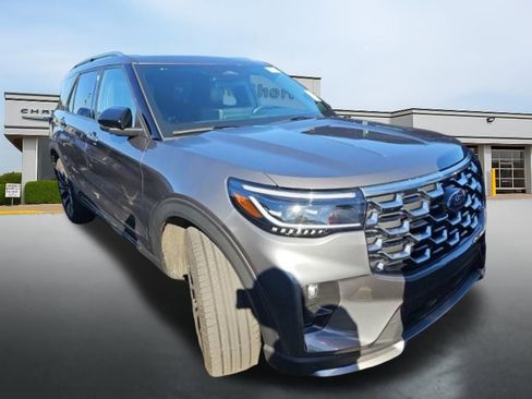 Used 2025 Ford Explorer Platinum w/ LUX Leather Package image 3