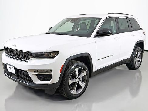 Used 2023 Jeep Grand Cherokee Limited AWD/4WD image 12