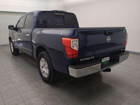 Used 2018 Nissan Titan SV image 5