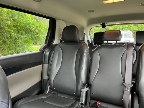 Used 2026 Kia Carnival FWD image 41