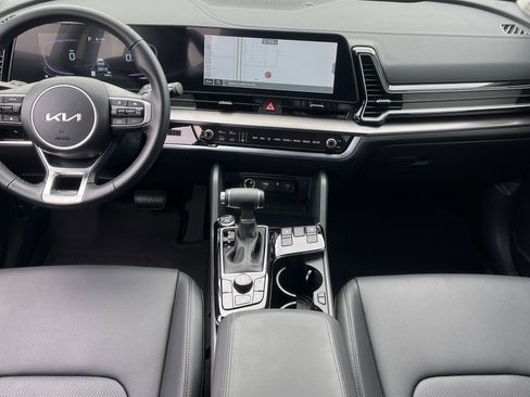 Used 2025 Kia Sportage EX image 11