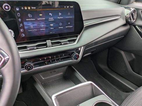 Used 2025 Chevrolet Equinox LT image 19