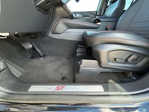Used 2025 Ford Explorer ST-Line AWD/4WD image 30
