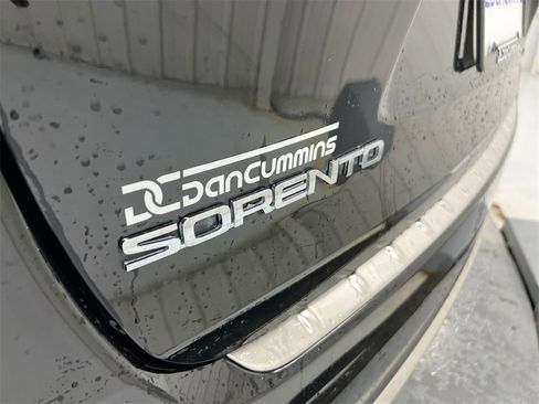 Used 2018 Kia Sorento SX image 27