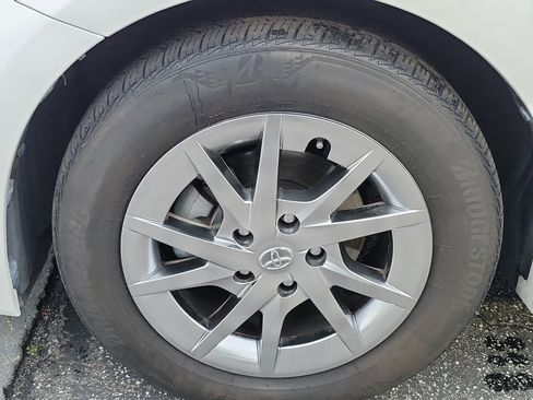 Used 2017 Toyota Prius V image 23