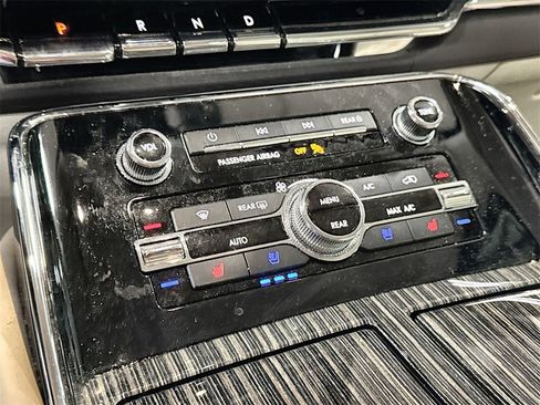 Used 2020 Lincoln Navigator Black Label w/ Cargo Convenience Package image 22