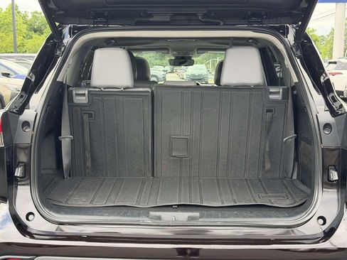 Used 2022 Toyota Highlander XLE FWD image 14