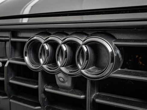 Used 2021 Audi Q8 Prestige image 3