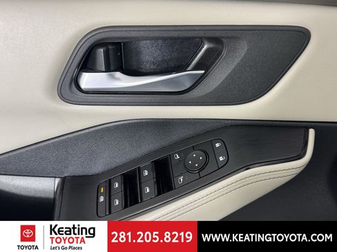 Used 2024 Nissan Rogue SV image 11