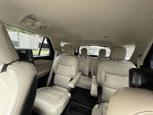 Used 2020 Ford Explorer XLT w/ Equipment Group 202A image 6