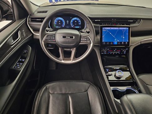 Used 2023 Jeep Grand Cherokee L Limited w/ Black Appearance Package image 15