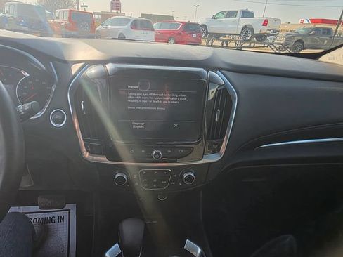Used 2023 Chevrolet Traverse LT w/ Rear Camera Mirror Package AWD/4WD image 12
