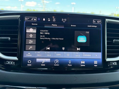Used 2024 Chrysler Pacifica Touring-L FWD image 41