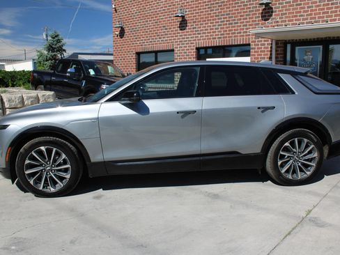 Used 2025 Cadillac Lyriq Sport AWD/4WD image 5