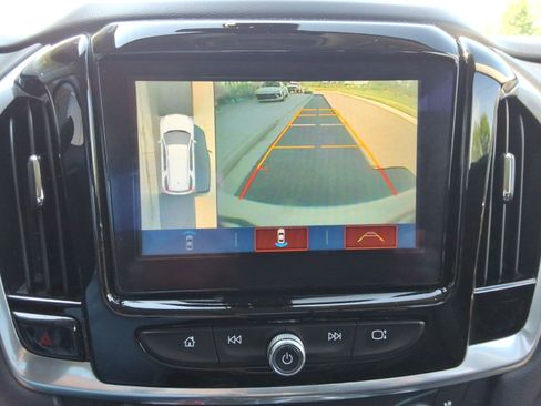 Used 2018 Chevrolet Traverse Premier AWD/4WD image 16