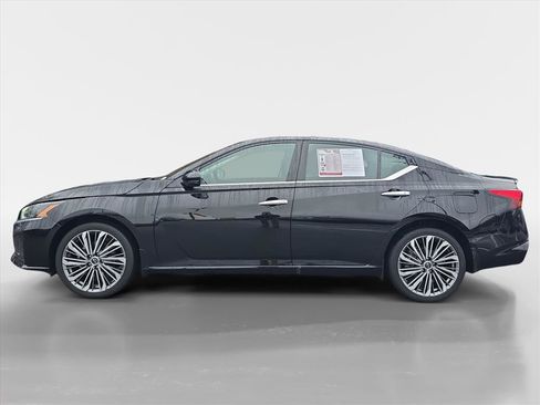Used 2025 Nissan Altima 2.5 SL image 2