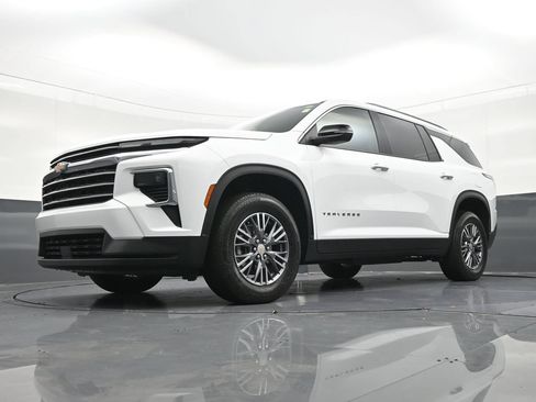 Used 2025 Chevrolet Traverse LT FWD image 25