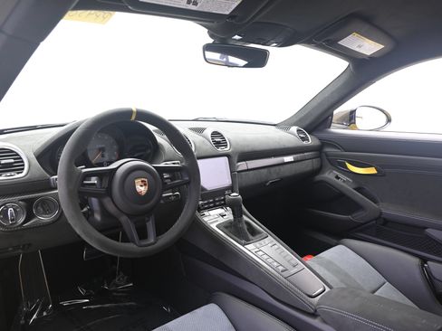 Used 2025 Porsche 718 Cayman GT4 RS RWD image 4