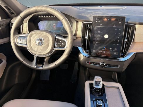 New 2026 Volvo XC90 B6 Plus w/ Protection Package Premier image 24