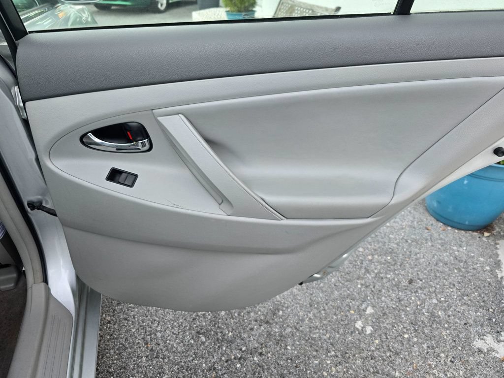 Used 2007 Toyota Camry Hybrid w/ Leather Pkg FWD image 16