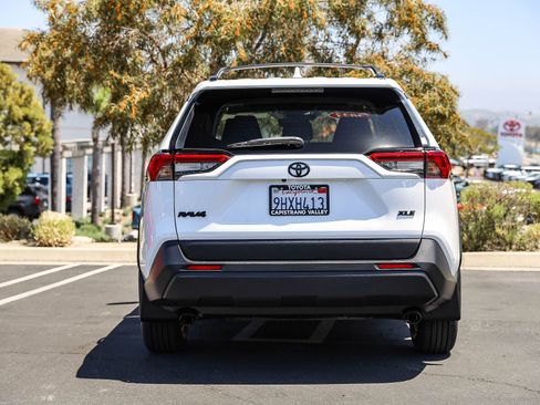 Certified 2023 Toyota RAV4 XLE w/ Convenience Package FWD image 5