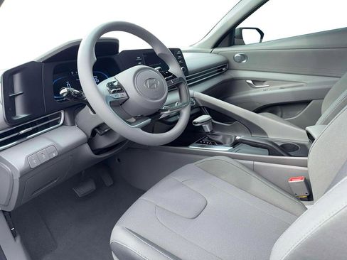 New 2026 Hyundai Elantra SE FWD image 15