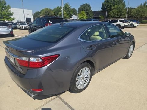 Used 2014 Lexus ES 350 w/ Luxury Package FWD image 3
