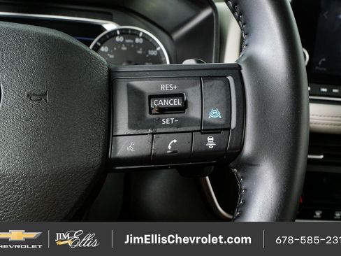 Used 2025 Nissan Rogue SV AWD/4WD image 11
