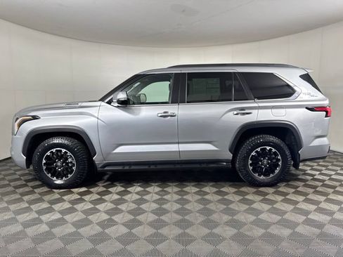 Used 2025 Toyota Sequoia SR5 w/ SR5 Premium Package AWD/4WD image 7