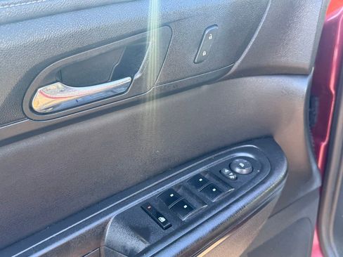 Used 2017 Chevrolet Traverse LT w/ Style and Technology Package image 10