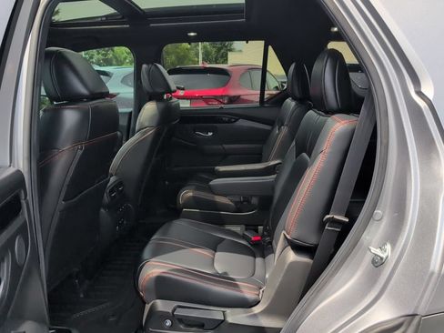 Used 2025 Honda Pilot TrailSport image 35