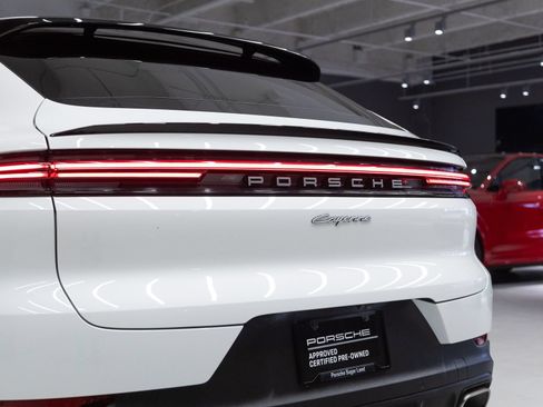 Certified 2025 Porsche Cayenne E-Hybrid Coupe AWD/4WD image 29