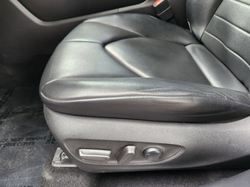 Used 2021 Toyota Highlander XLE AWD/4WD image 13